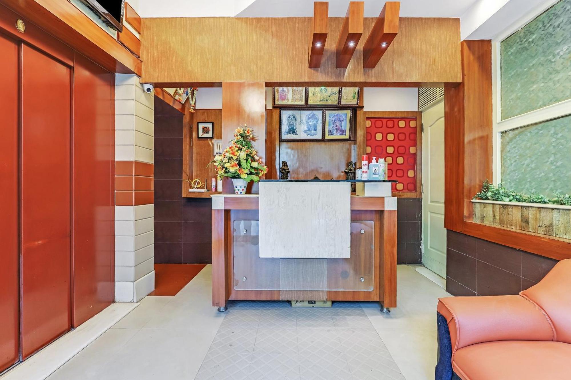 Spot On 77468 Kunkumam Residency 2* Chennai